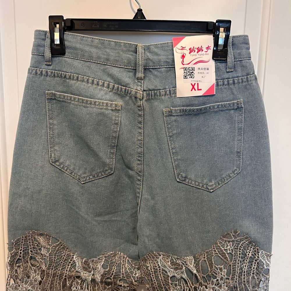 Elegant Lace Trim Women Jeans - Picture 3 of 7